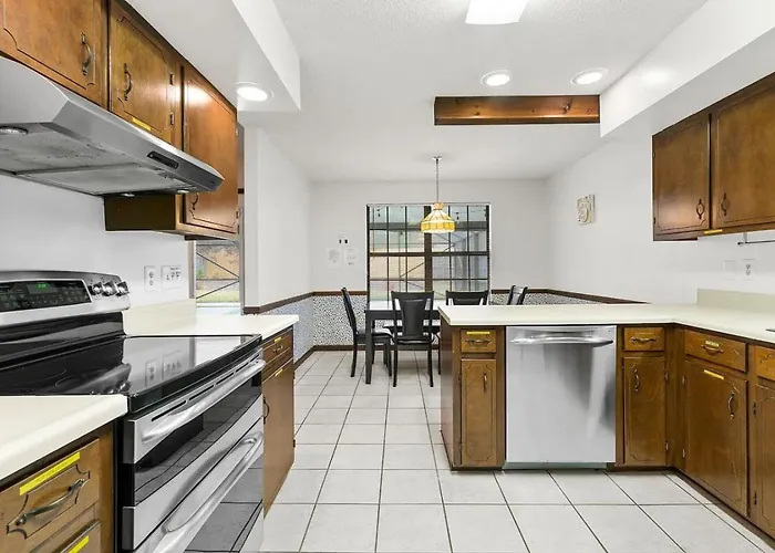 Private Pool | Sleeps 11 | Sunny Side Retreat | Bluewater Bay