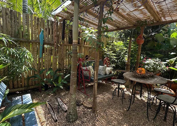Suite com jardim privativo - Casa das Bromélias - 02