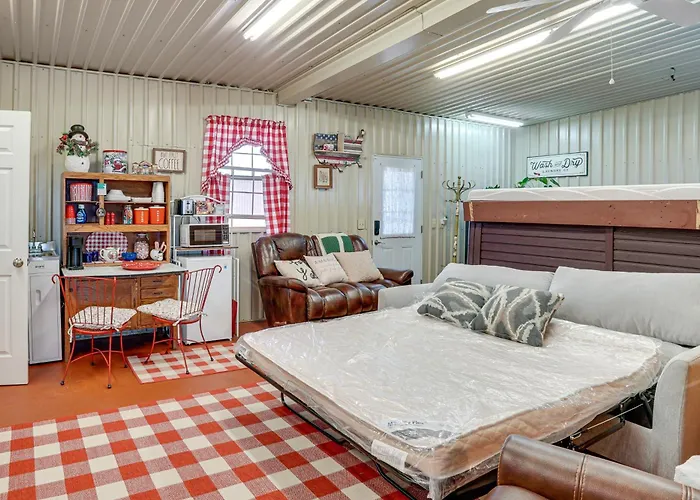 3 Mi To Dtwn: Wichita Falls Gem W/ Private Sauna!