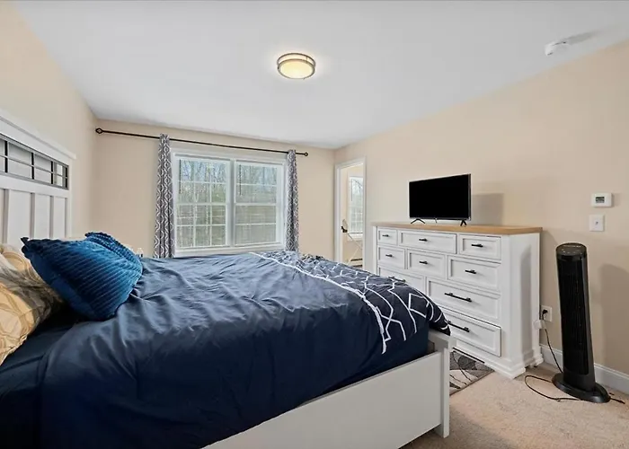 Sefahs Cozy Ashburnham Home