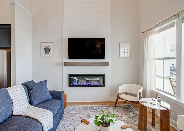 The Hideaway At Lake Greenwood | Marina Access