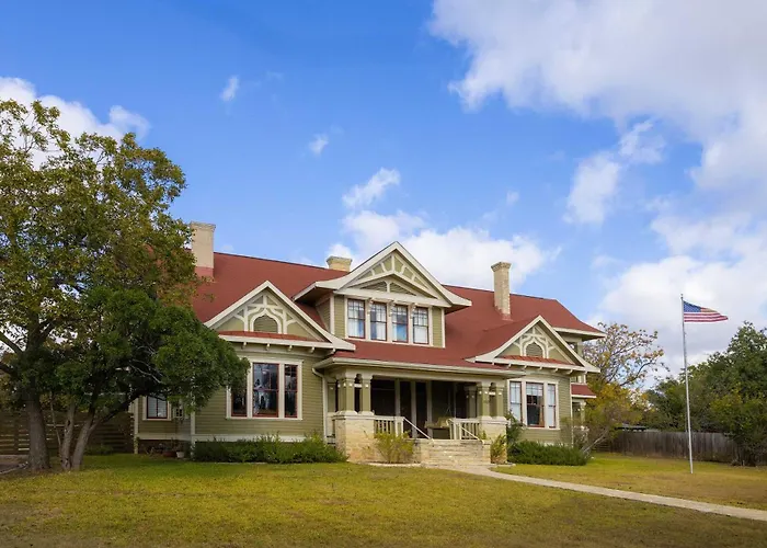 1906 Haus Stay For 13 With Access To Pool Hot Tub