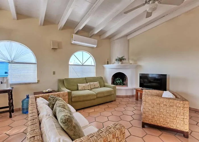 Quiet Bungalow Near Beach Barefoot Bungalow 3