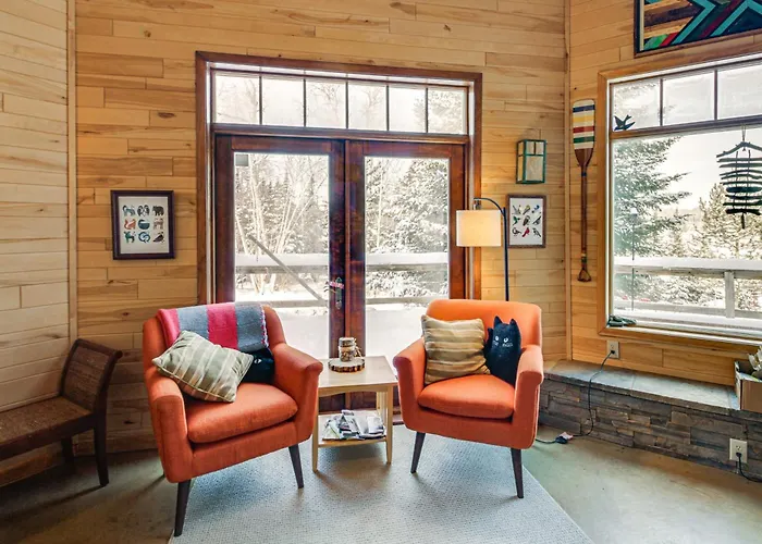 4-Season Recreation: Secluded Pike River Cabin