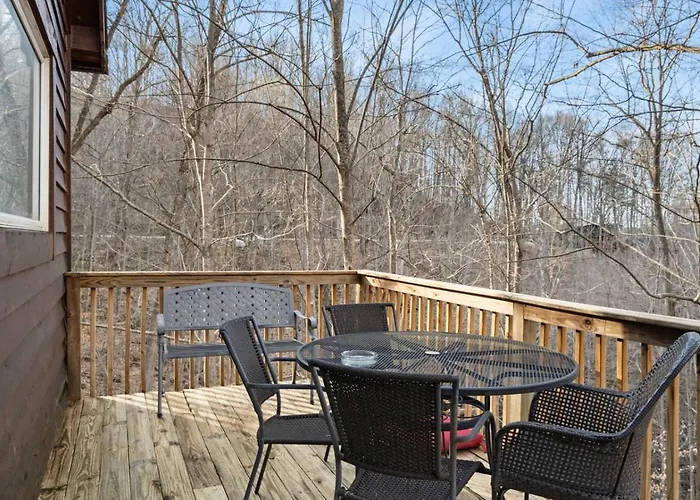 Beary Cozy- No Pet Fee, Hot Tub, Fireplace, Wifi