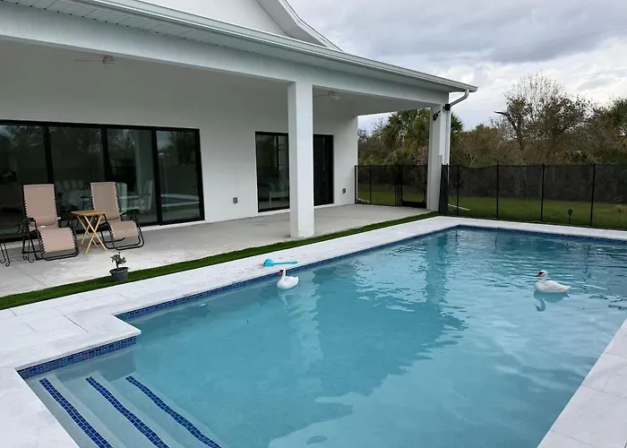 Peaceful Private Studio With Own Entrance And Pool