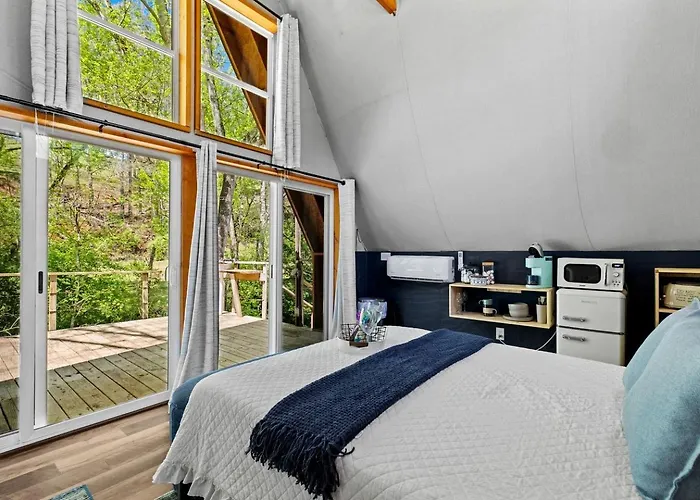 Creekside A-Frame Retreat With Treehouse Views, Hammock Lounge & Indoor-Outdoor Shower In New Port, Tennessee