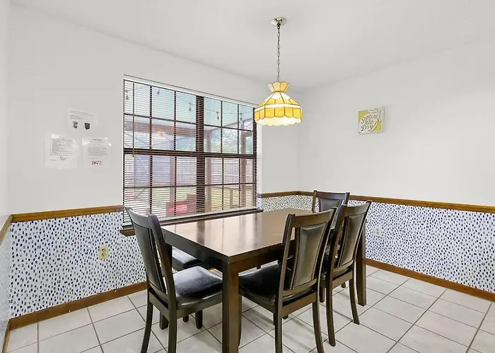 Private Pool | Sleeps 11 | Sunny Side Retreat | Bluewater Bay