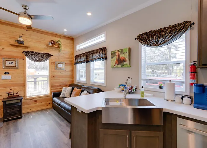 Rodeo Thrills & Backyard Bbqs! Lake Wales Retreat