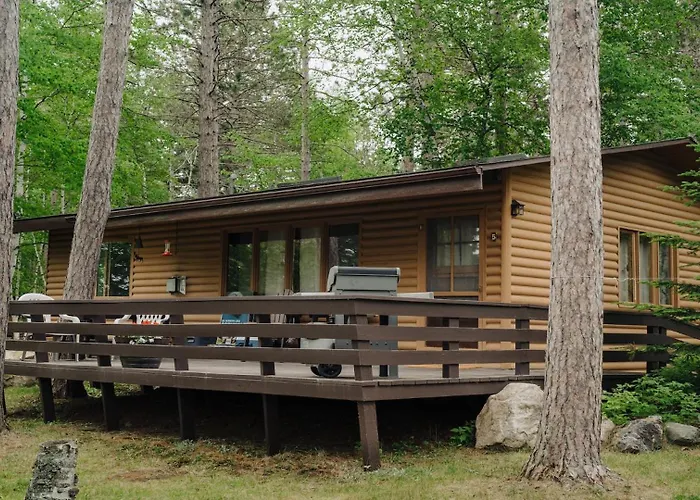 Cozy 2-Bedroom Cabin With Lake View And Stone Fireplace Cb05