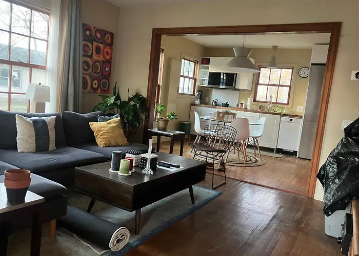 Welcoming 2-Bedroom House Near Historic Downtown Seguin