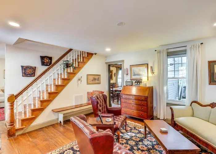 Historic Milton Gem With Deck And Modern Touches