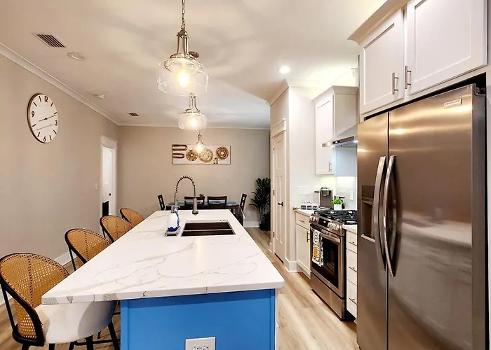 Coastal Charm Cottage Sports Complex Owa Beach!