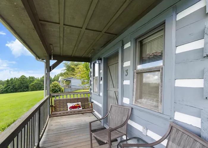 Tranquil Cabin With Jacuzzi, Porch Swing, And Mountain Views! Cabin 3