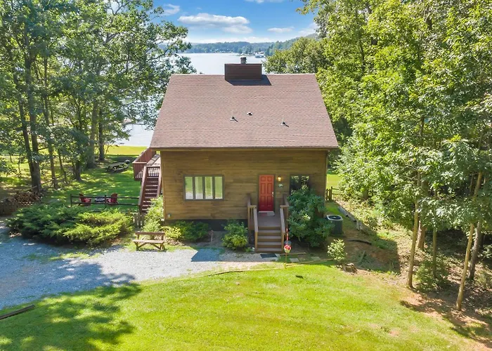 Lakeside Lodge - Lakefront Home With Private Dock & Hot Tub
