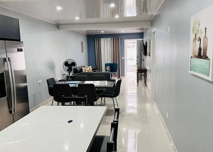 3 Bed 2 Bath 15 Min From Airport