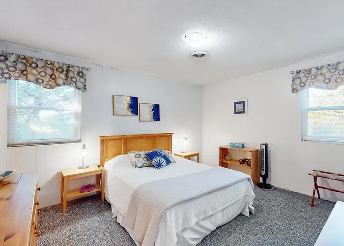 Fo10 Island Home With A Shared Pool, Open Layout, Balcony, & Ac - Dog-Friendly