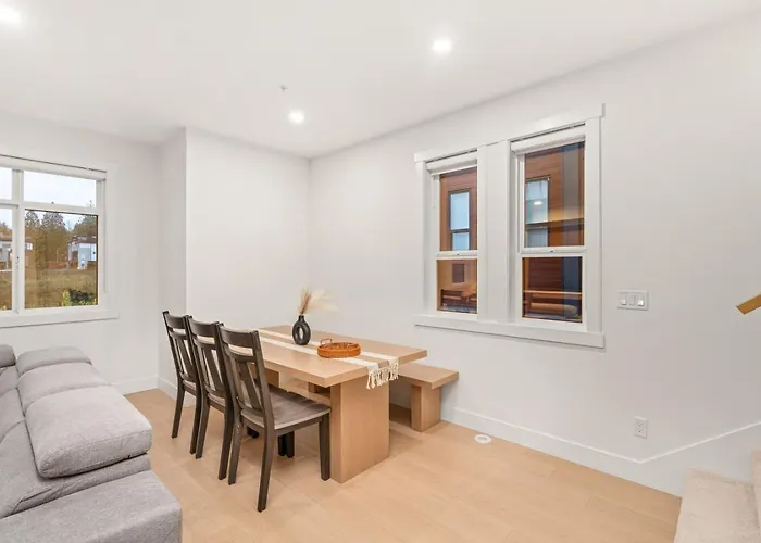 Brand New 3Br Townhome - Roof Top Patio And Garage