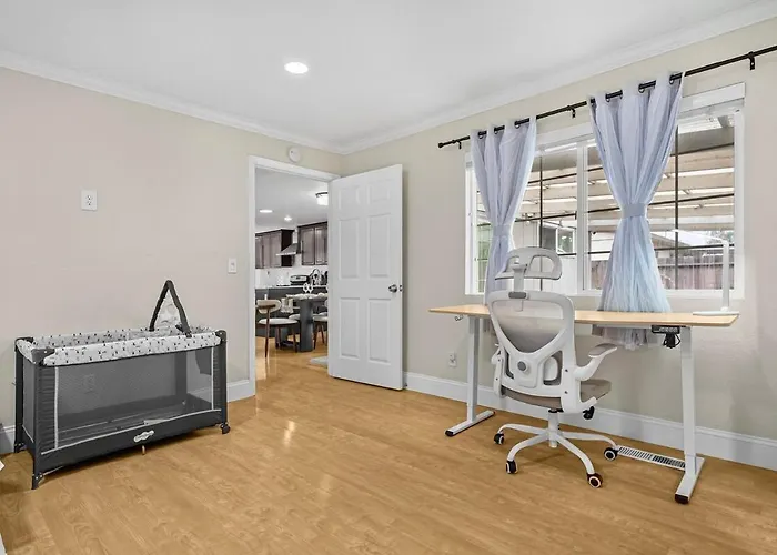 35674 - Newark Family-Friendly 4Br 3Ba Retreat