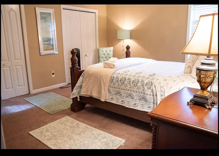 Huntsville, Alabama Spacious Four Bedrooms And Three Bathrooms Getaway