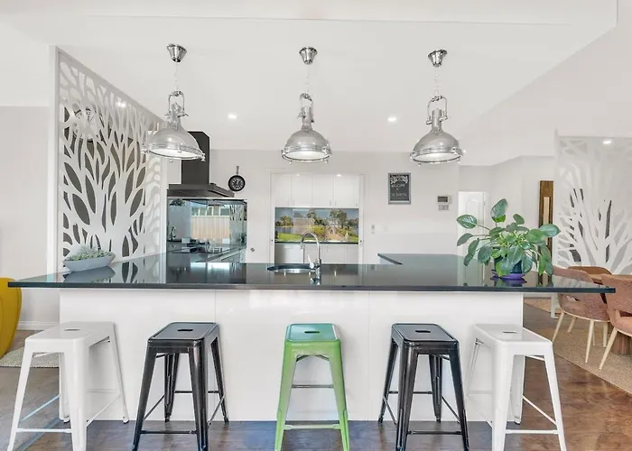 Premium Large Cosy Home With Private Pool