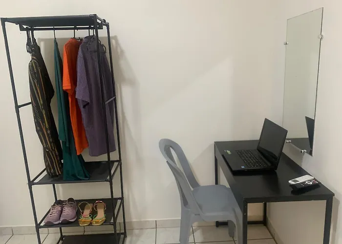 Quarto próximo da rodoviária, Universidade e Pátio de eventos, ótima localização