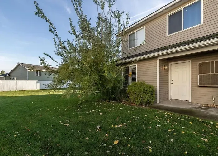 The Corbin Park Cozy Corner- Post Falls Modern Townhome