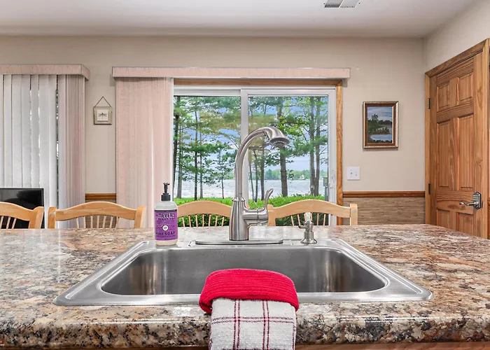 Relax Explore Waterfront Crawford Lake Cottage - 4878