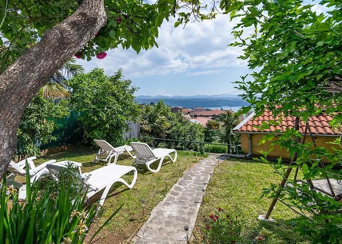 Holiday House Mima