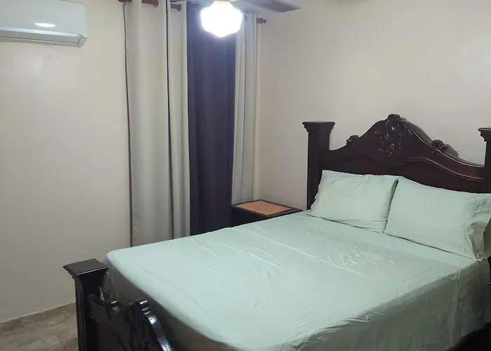Three Bed Room Next To Colinas Mall Near Monumento