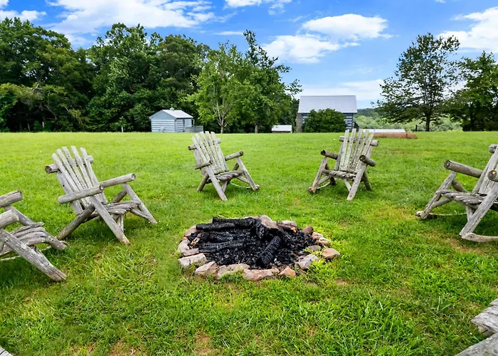 Hillside Hideout Log Cabin For 2! Cabin 10