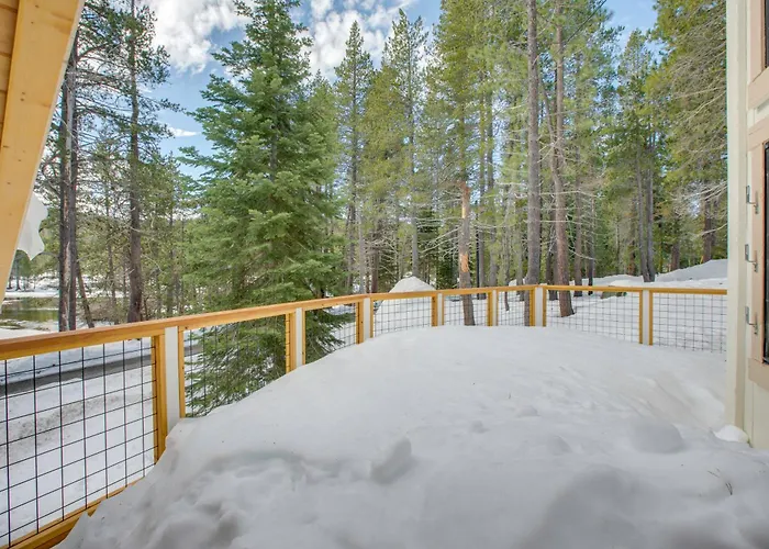5 Mi To Soda Springs Mtn Resort: Forest-View Gem!