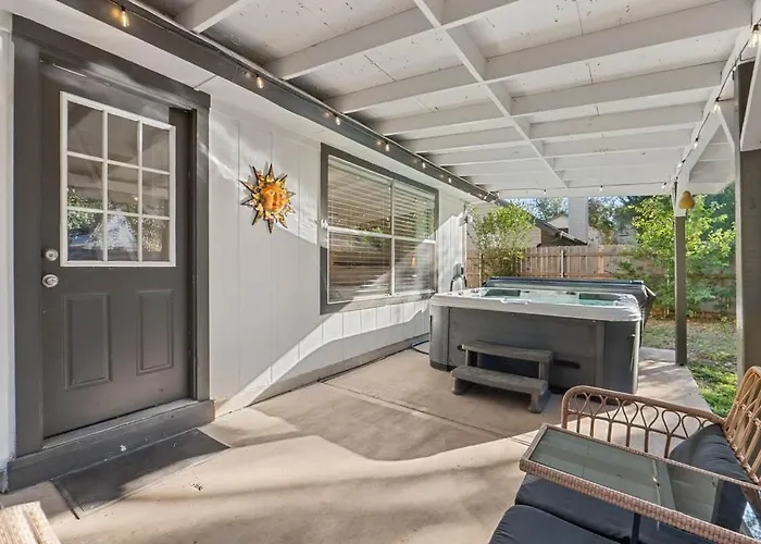 Spacious Home + Hot Tub + Fire Pit + Play Loft