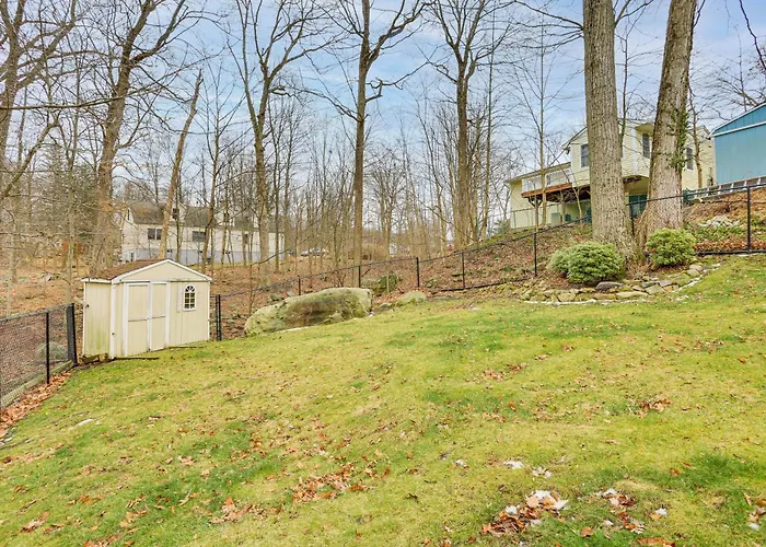 Walk To Lake Hopatcong: Vibrant Home W/ Deck!