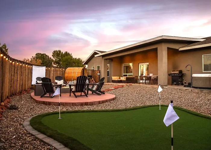 Cactus Hollow~Spa~Sauna~Cold Plunge~Theatre~Golf
