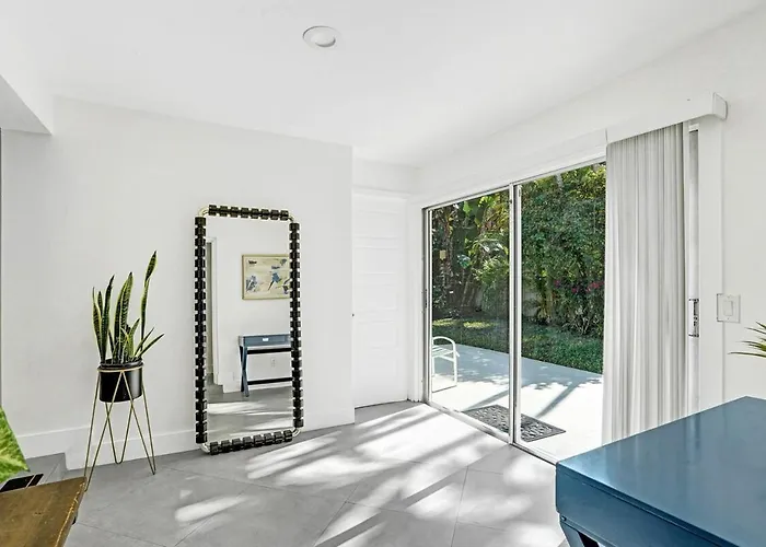 Chic Little House