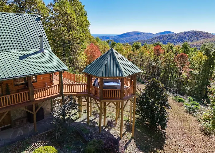 Stunning Mountain Cabin With Views And Hot Tub