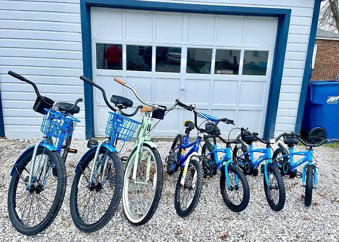 Coastal Cape Cod W/ King Bed, Game Room, & Bikes!