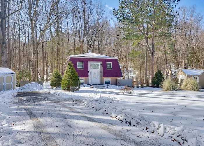 Beach Access & Fire Pit! Potomac River Retreat