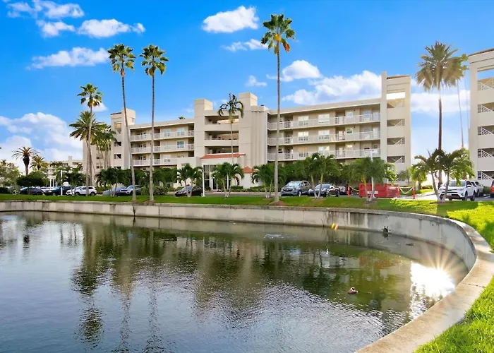 Top Floor Corner Unit Bahia Vista 8 509