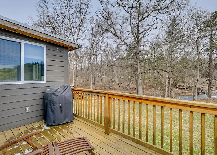 The Rock House: Damascus Cabin W/ River Access!