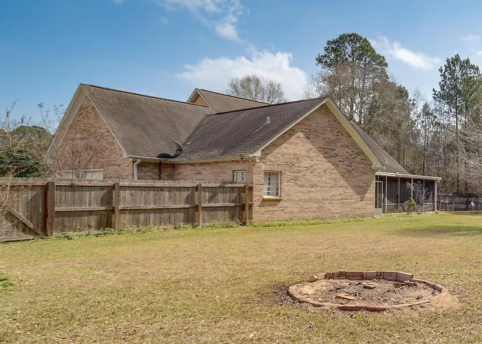 Explore Gulf Coast & Beyond! Home W/ Yard & Games