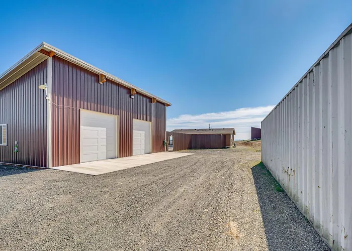 Fish, Hunt & Explore! Rodeo City Home W/ Hot Tub