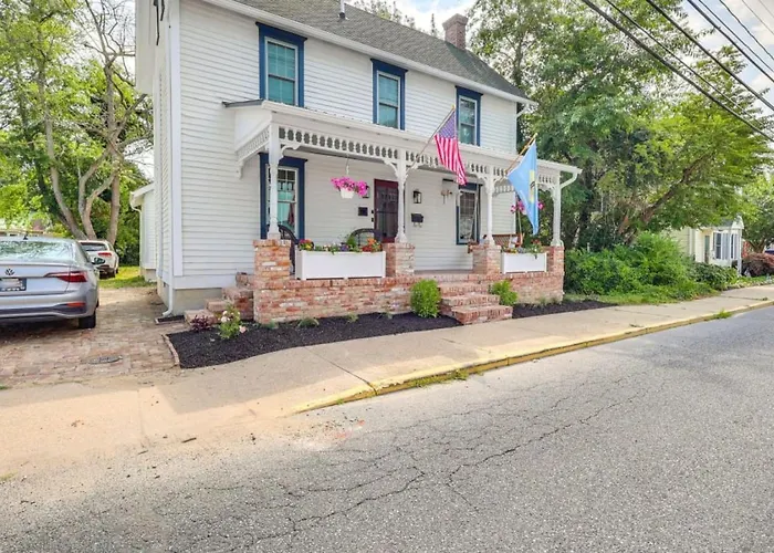 Historic Milton Gem With Deck And Modern Touches