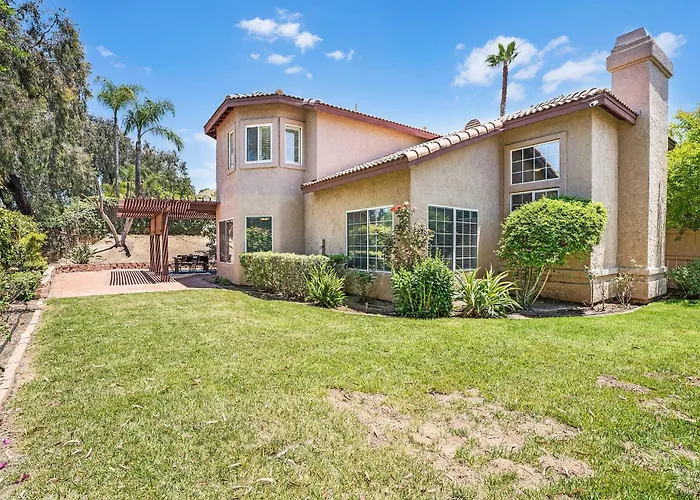 Upscale Family & Group Friendly Spacious Home
