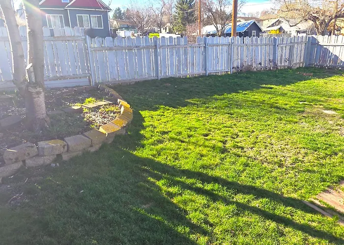 3 Queen Beds 2 Bath Near Downtown Klamath Falls