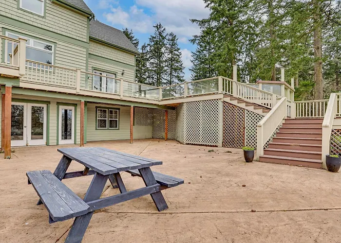 Hot Tub & Pond View! Private Friday Harbor Retreat