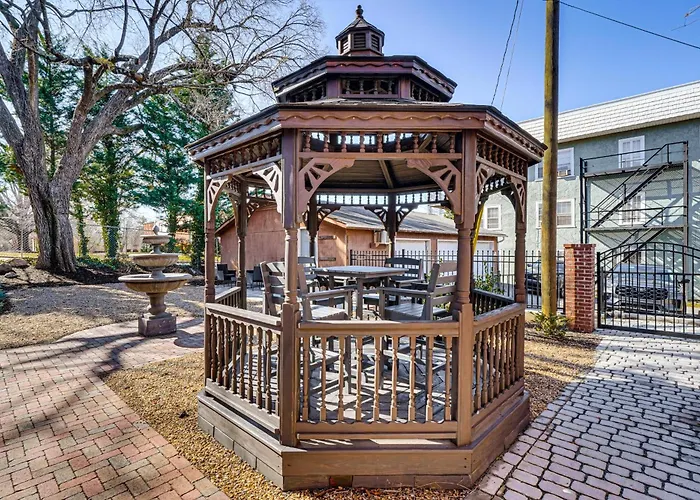 'Queen Anne Manor' In Old West End W/ Elevator