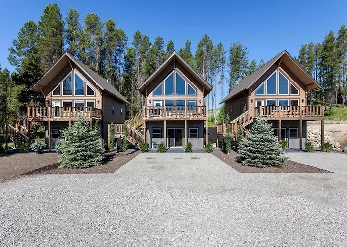Inviting Vacation Cabin With Mountain Views Near Glacier National Park, Montana