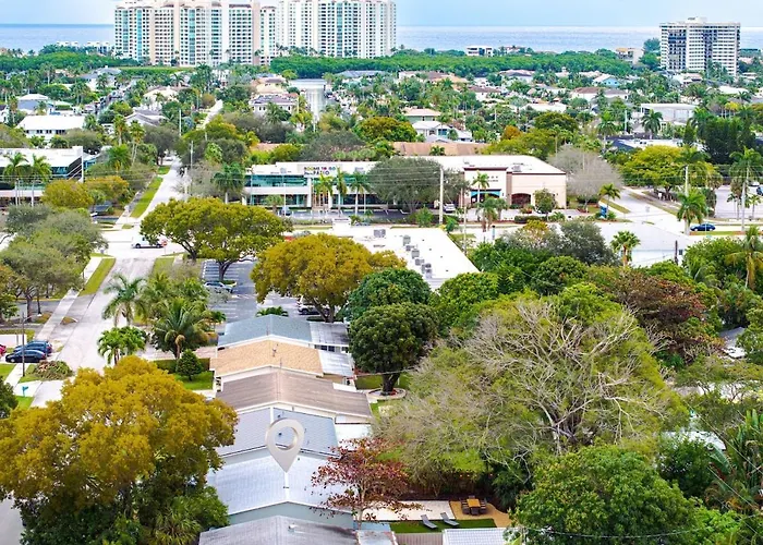 East Boca Oasis With Huge Yard Hot Tub Fire Pit And Games